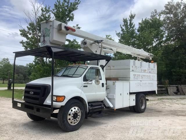 Ford F-750 Teherautóra szerelt emelők és állványok