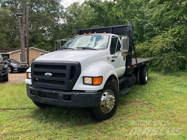 Ford F-750 Platós / Ponyvás teherautók