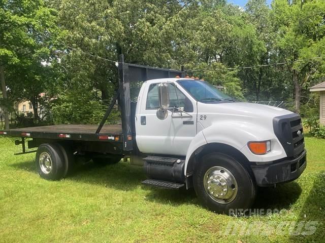 Ford F-750 Platós / Ponyvás teherautók