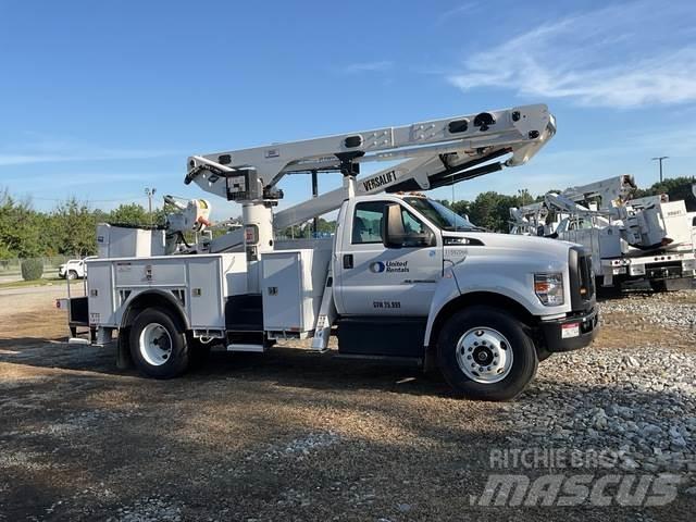 Ford F-750 Teherautóra szerelt emelők és állványok