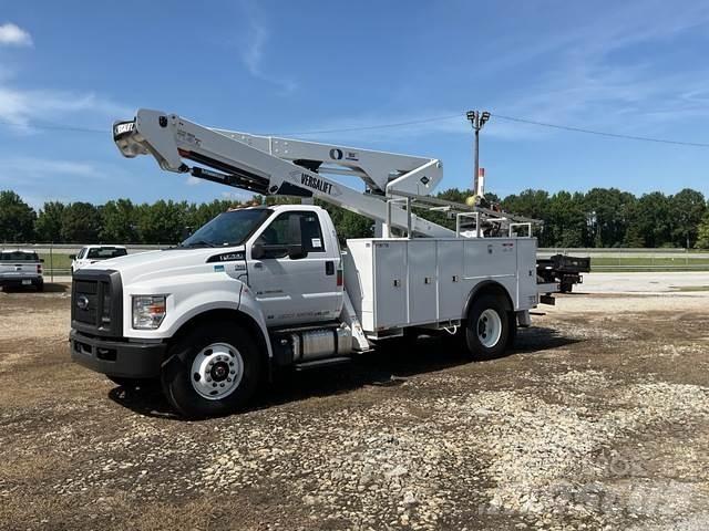 Ford F-750 Teherautóra szerelt emelők és állványok