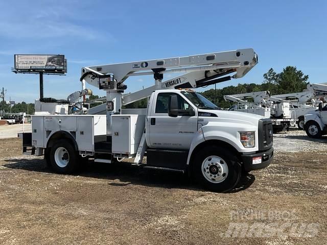 Ford F-750 Teherautóra szerelt emelők és állványok