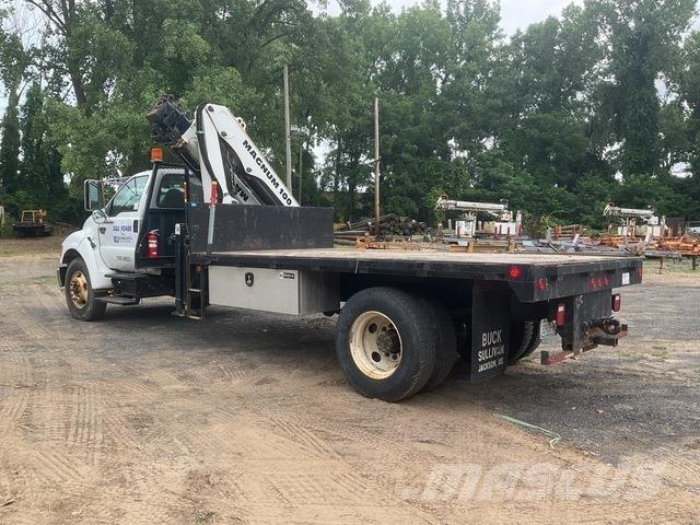Ford F-750 Platós / Ponyvás teherautók