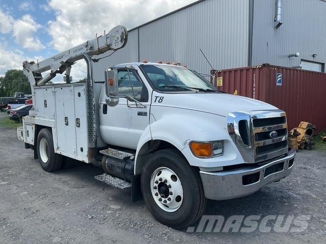 Ford F-750 Kis teherszállító/Platós kocsi