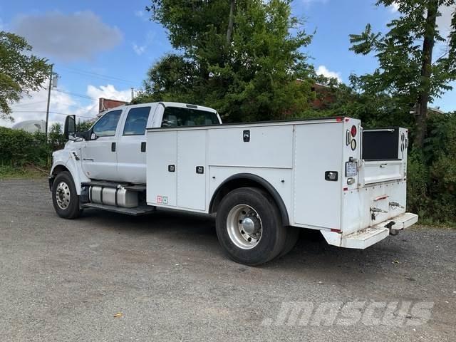 Ford F-750 Kis teherszállító/Platós kocsi