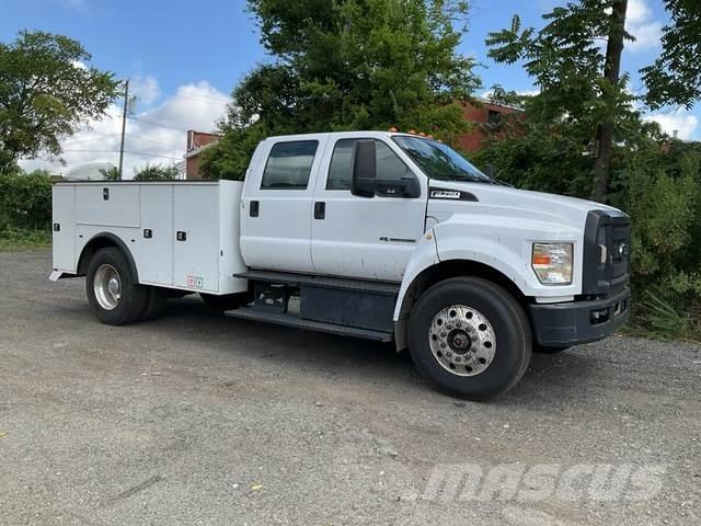 Ford F-750 Kis teherszállító/Platós kocsi