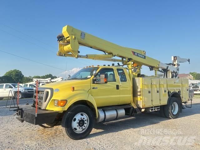 Ford F-750 Teherautóra szerelt emelők és állványok