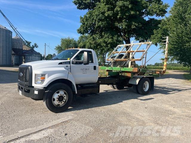 Ford F-750 Vezetőfülke és belső tartozékok