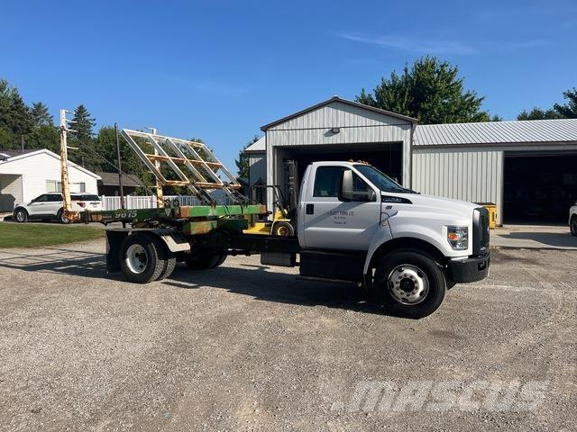 Ford F-750 Vezetőfülke és belső tartozékok