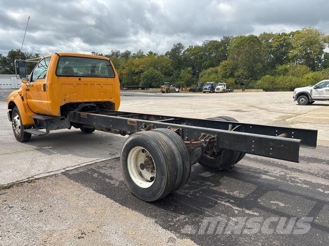 Ford F-750 Vezetőfülke és belső tartozékok