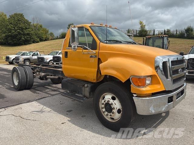 Ford F-750 Vezetőfülke és belső tartozékok