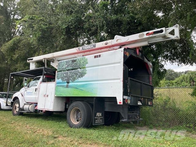Ford F-750 Teherautóra szerelt emelők és állványok