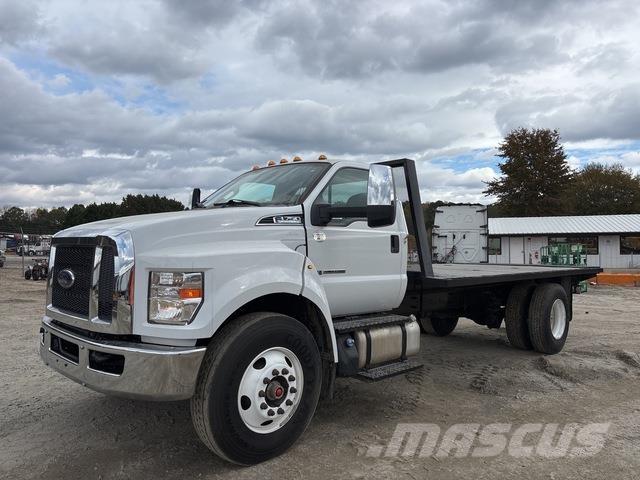 Ford F-750 Platós / Ponyvás teherautók
