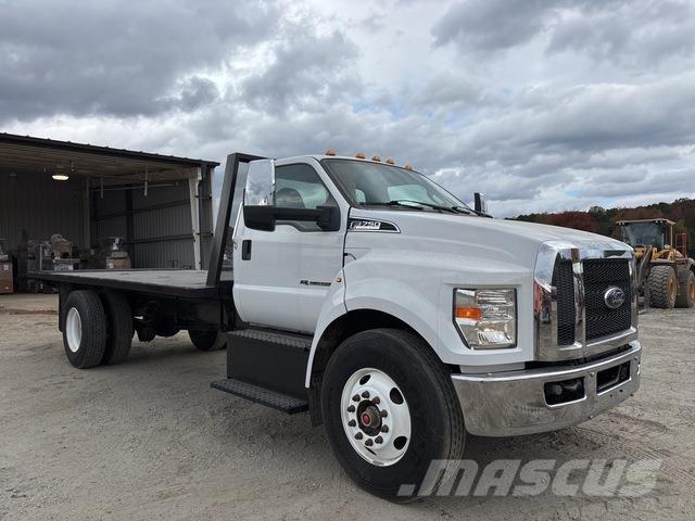 Ford F-750 Platós / Ponyvás teherautók