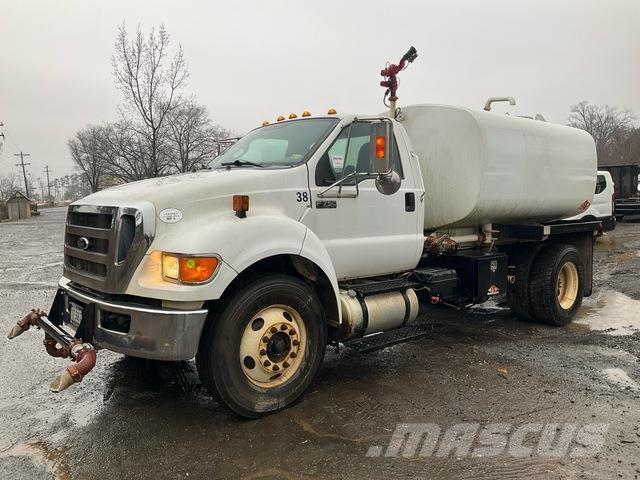 Ford F-750 Vízszállító teherautók