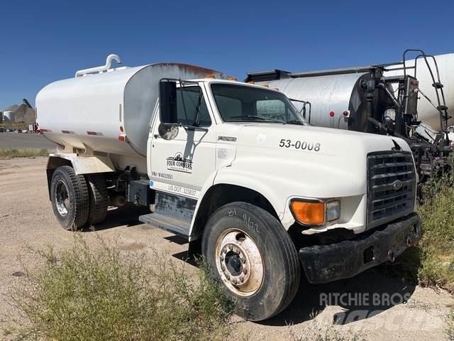 Ford F-800 Vízszállító teherautók