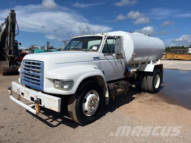 Ford F-800 Vízszállító teherautók