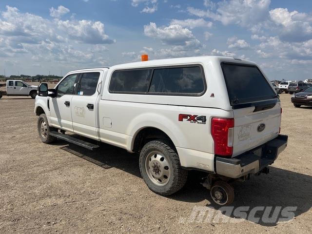 Ford F250 Kis teherszállító/Platós kocsi