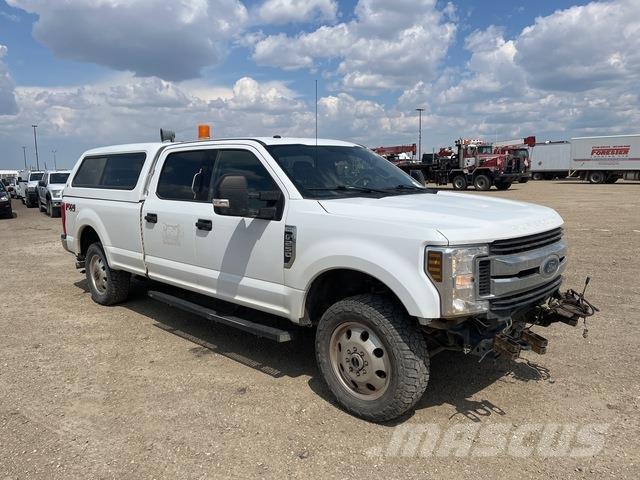 Ford F250 Kis teherszállító/Platós kocsi