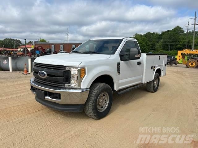 Ford F250 Kis teherszállító/Platós kocsi