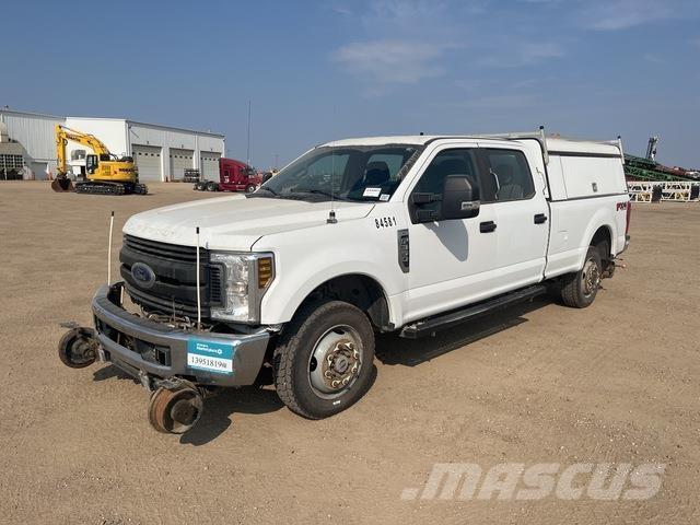 Ford F350 Kis teherszállító/Platós kocsi