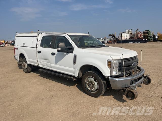 Ford F350 Kis teherszállító/Platós kocsi
