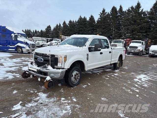 Ford F350 Kis teherszállító/Platós kocsi