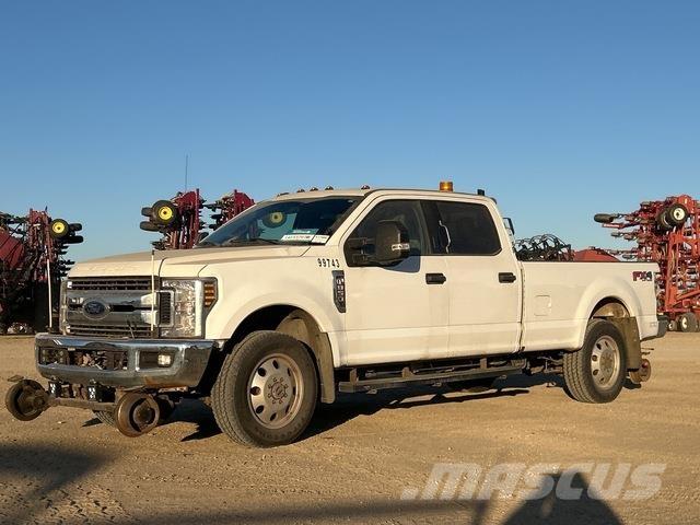 Ford F350 Kis teherszállító/Platós kocsi