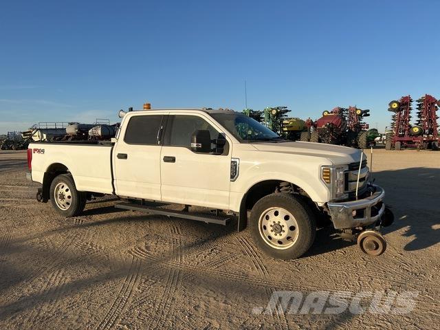 Ford F350 Kis teherszállító/Platós kocsi
