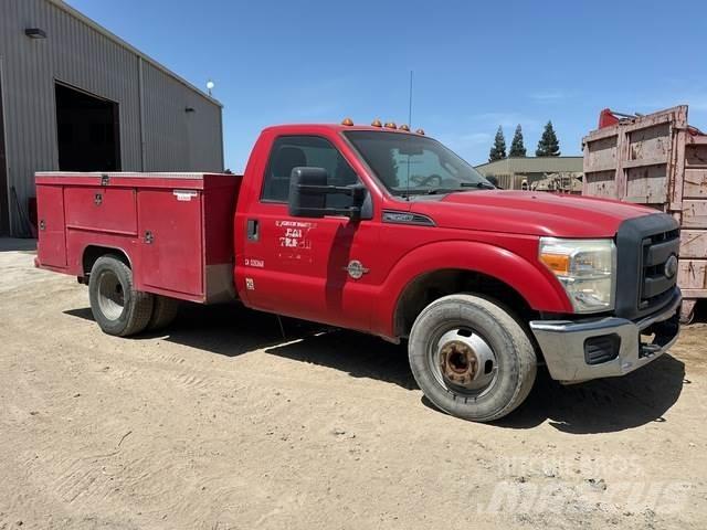 Ford F350XL Kis teherszállító/Platós kocsi