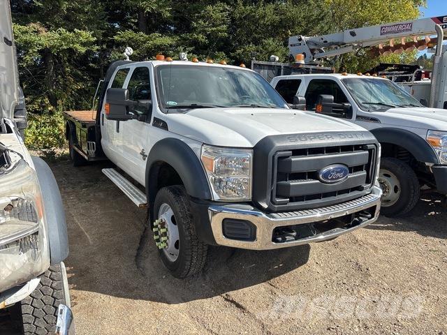 Ford F550 Platós / Ponyvás teherautók