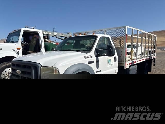 Ford F550 Platós / Ponyvás teherautók
