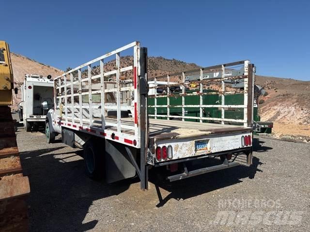 Ford F550 Platós / Ponyvás teherautók