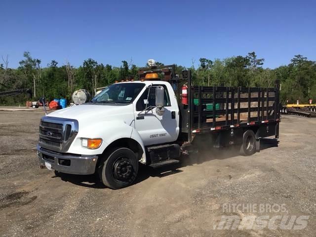 Ford F650 Platós / Ponyvás teherautók