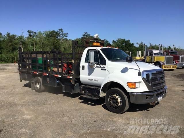 Ford F650 Platós / Ponyvás teherautók
