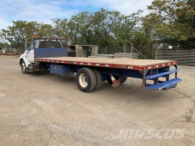 Ford F650 Platós / Ponyvás teherautók
