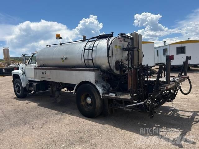 Ford F700 Betonkeverők/Betonpumpák