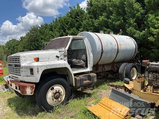 Ford F700 Tartályos teherautók