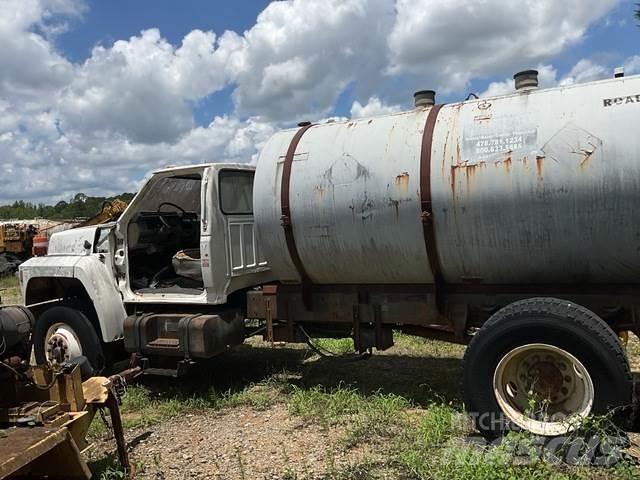 Ford F700 Tartályos teherautók