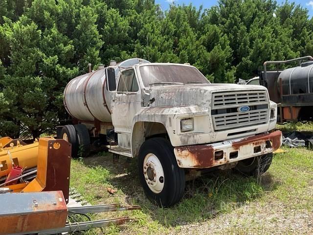 Ford F700 Tartályos teherautók