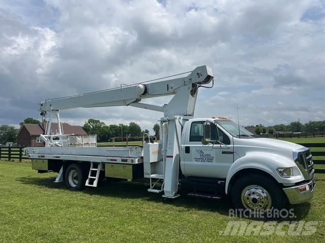 Ford F750 Platós / Ponyvás teherautók