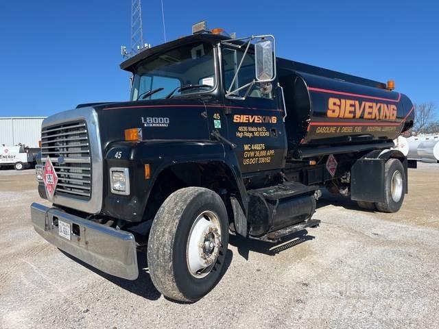 Ford L8000 Tartályos teherautók