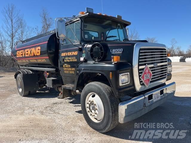 Ford L8000 Tartályos teherautók