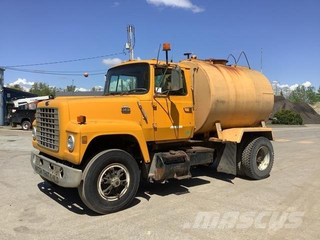 Ford L8000 Vízszállító teherautók