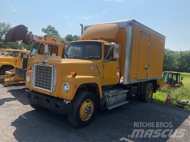 Ford L8000 Közúti karbantartó haszongépek