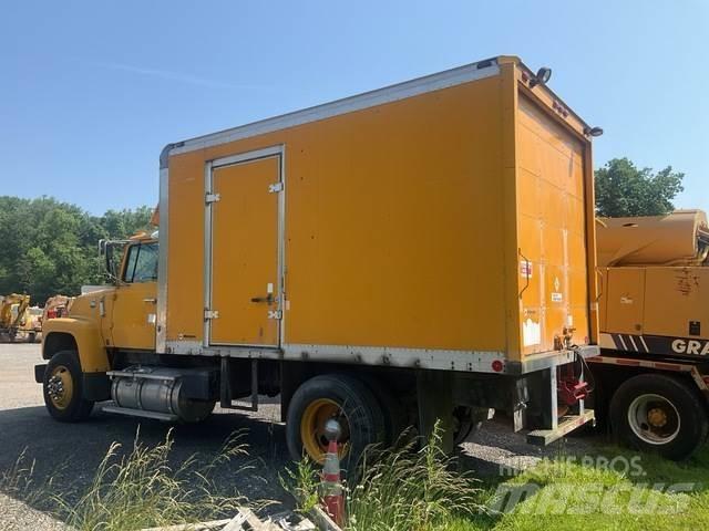 Ford L8000 Közúti karbantartó haszongépek