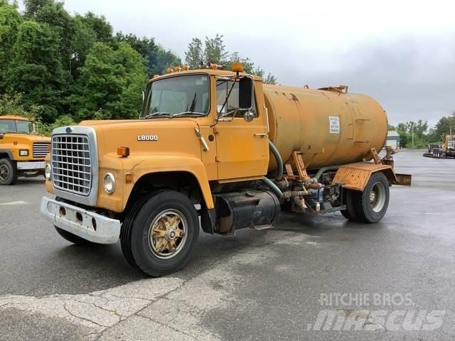 Ford L8000 Vízszállító teherautók