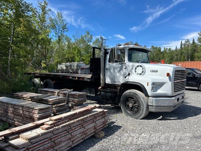 Ford L8000 Műszaki mentők