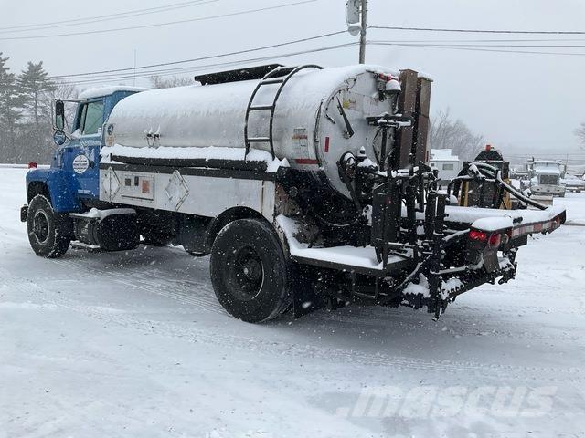 Ford L8000 Betonkeverők/Betonpumpák