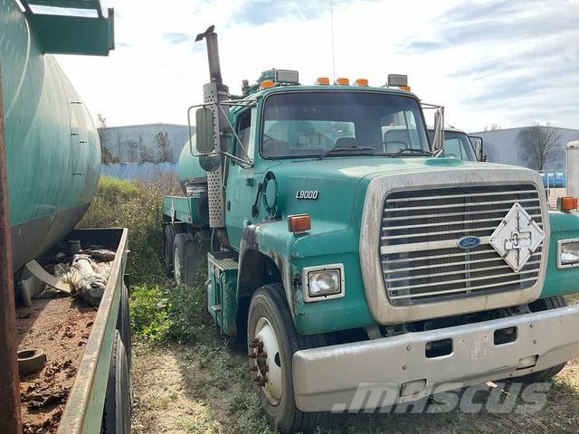 Ford L9000 Vízszállító teherautók